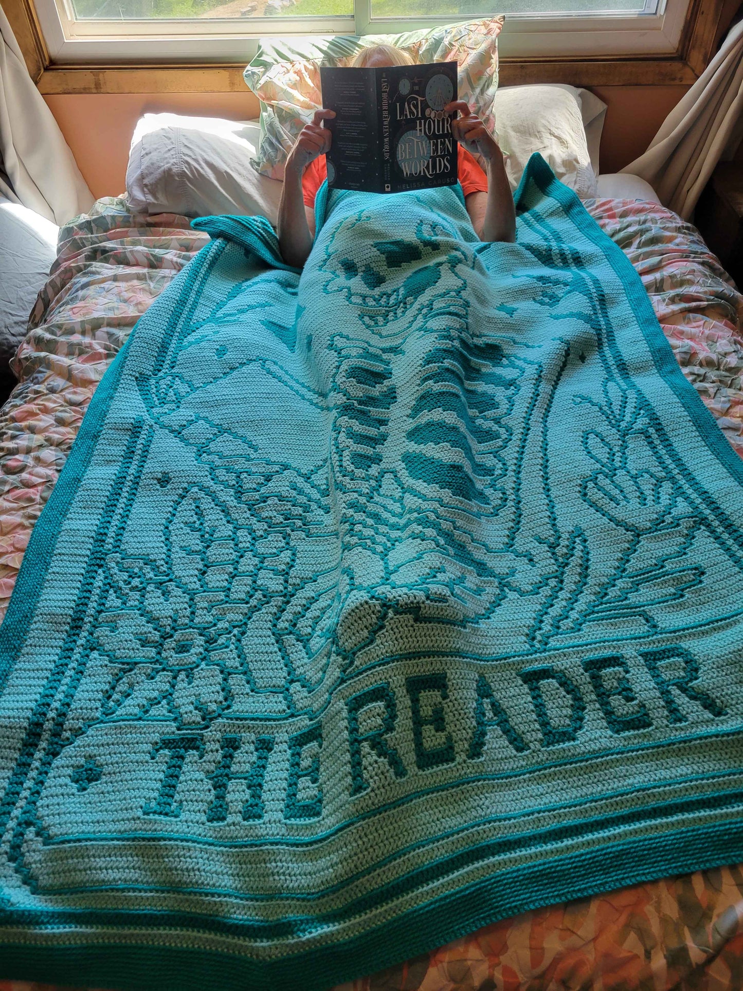 The Reader Tarot Light Overlay Mosaic Crochet Graphghan Pattern