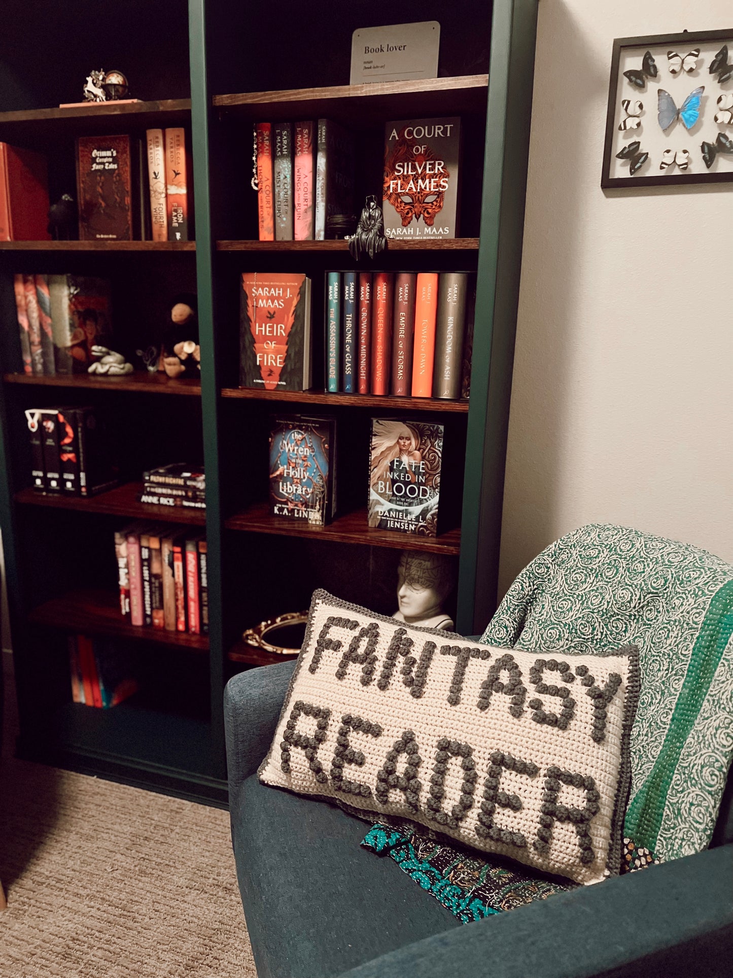 Fantasy Reader Bobble Crochet Pillow Pattern