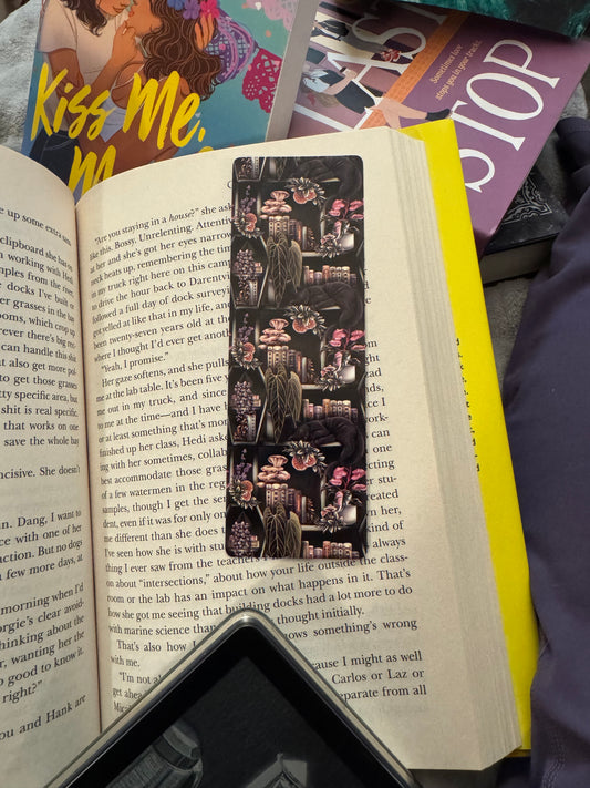 Black Cat Bookshelf BookmarK
