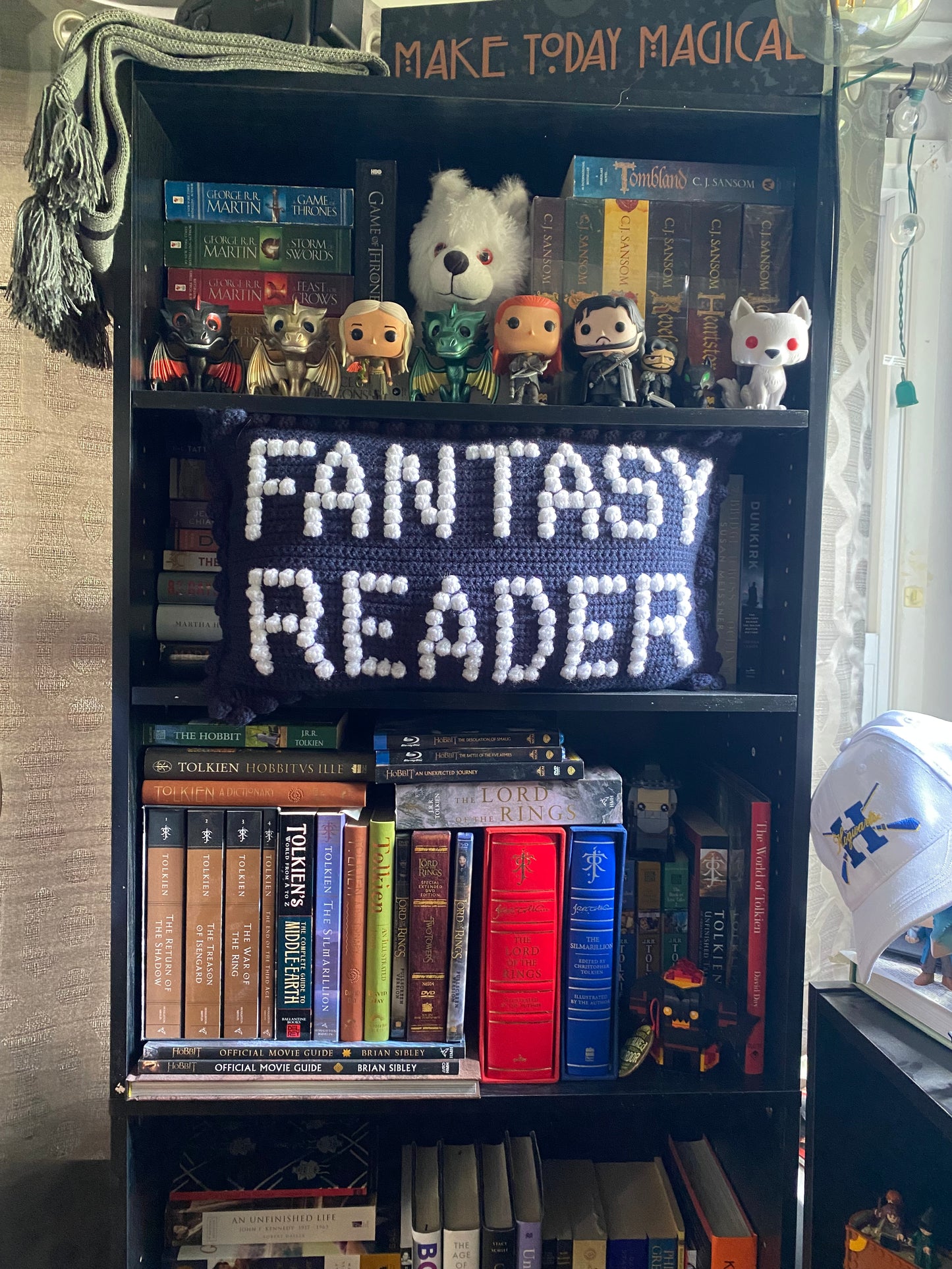 Fantasy Reader Bobble Crochet Pillow Pattern