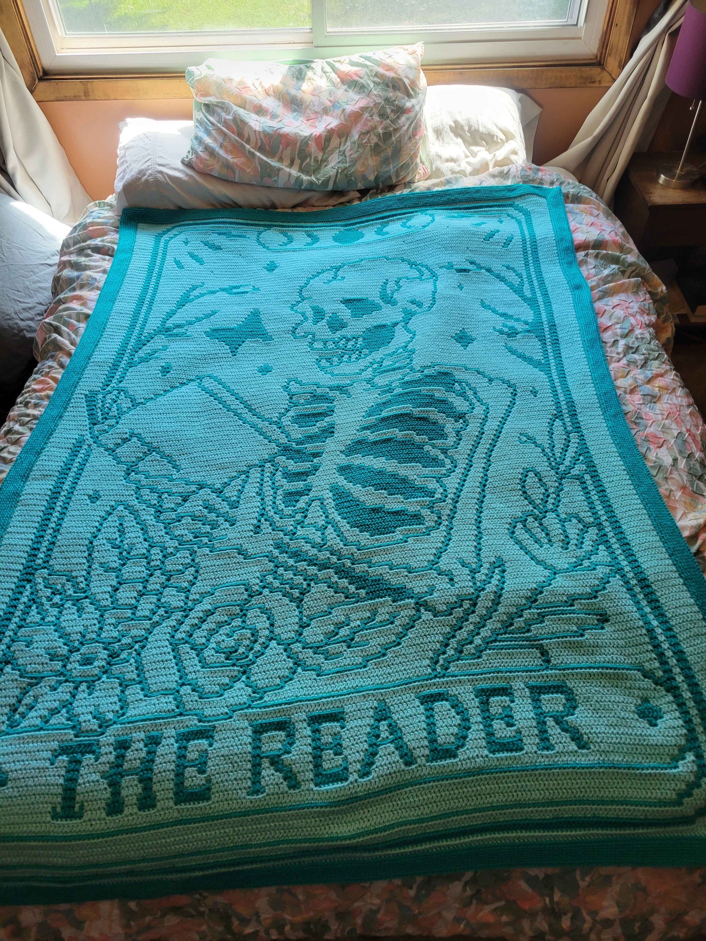 The Reader Tarot Light Overlay Mosaic Crochet Graphghan Pattern