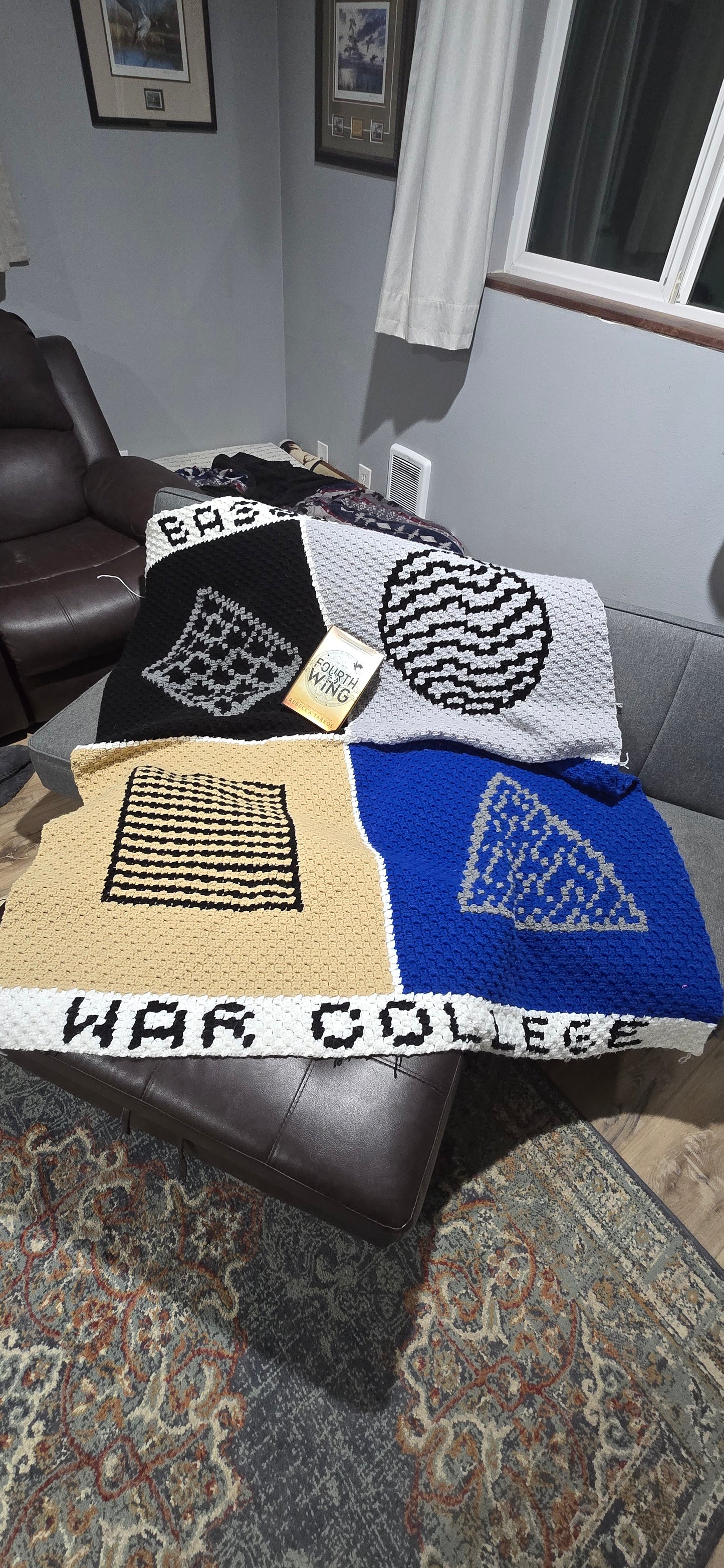 Basgiath War College Mini C2C Crochet Graphghan Pattern
