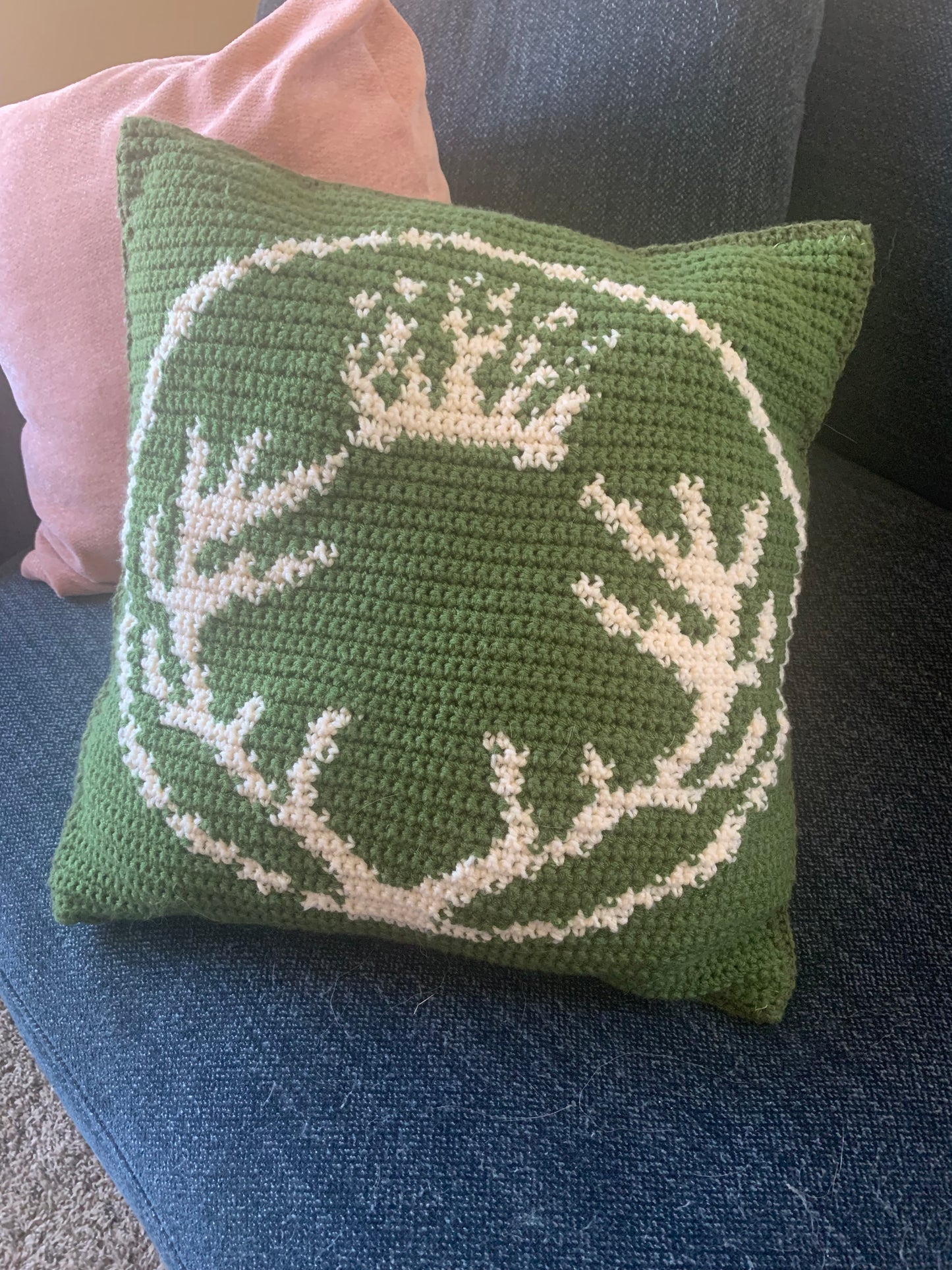 Terrasen Crest Tapestry Crochet Pillow Pattern