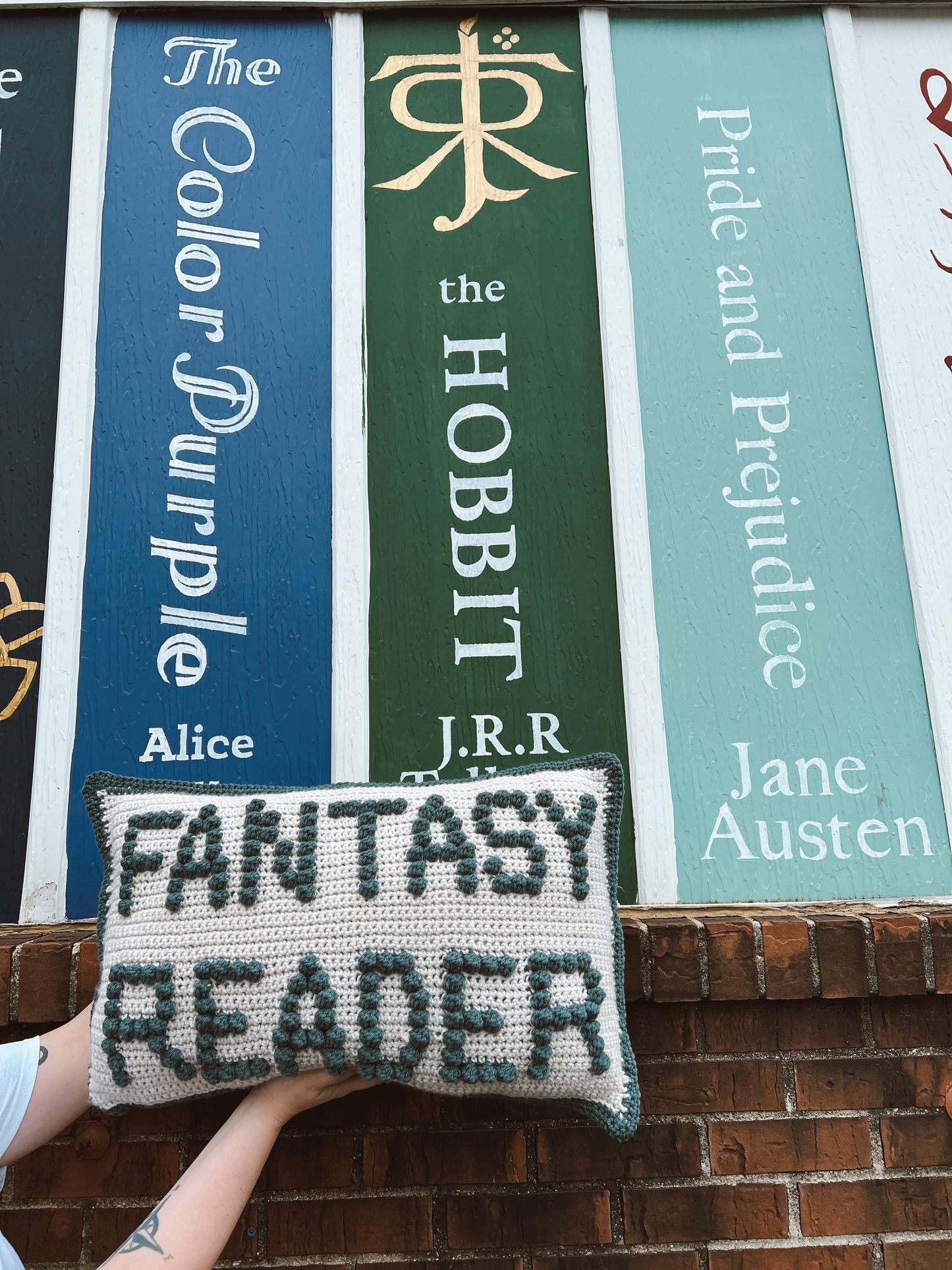 Fantasy Reader Bobble Crochet Pillow Pattern