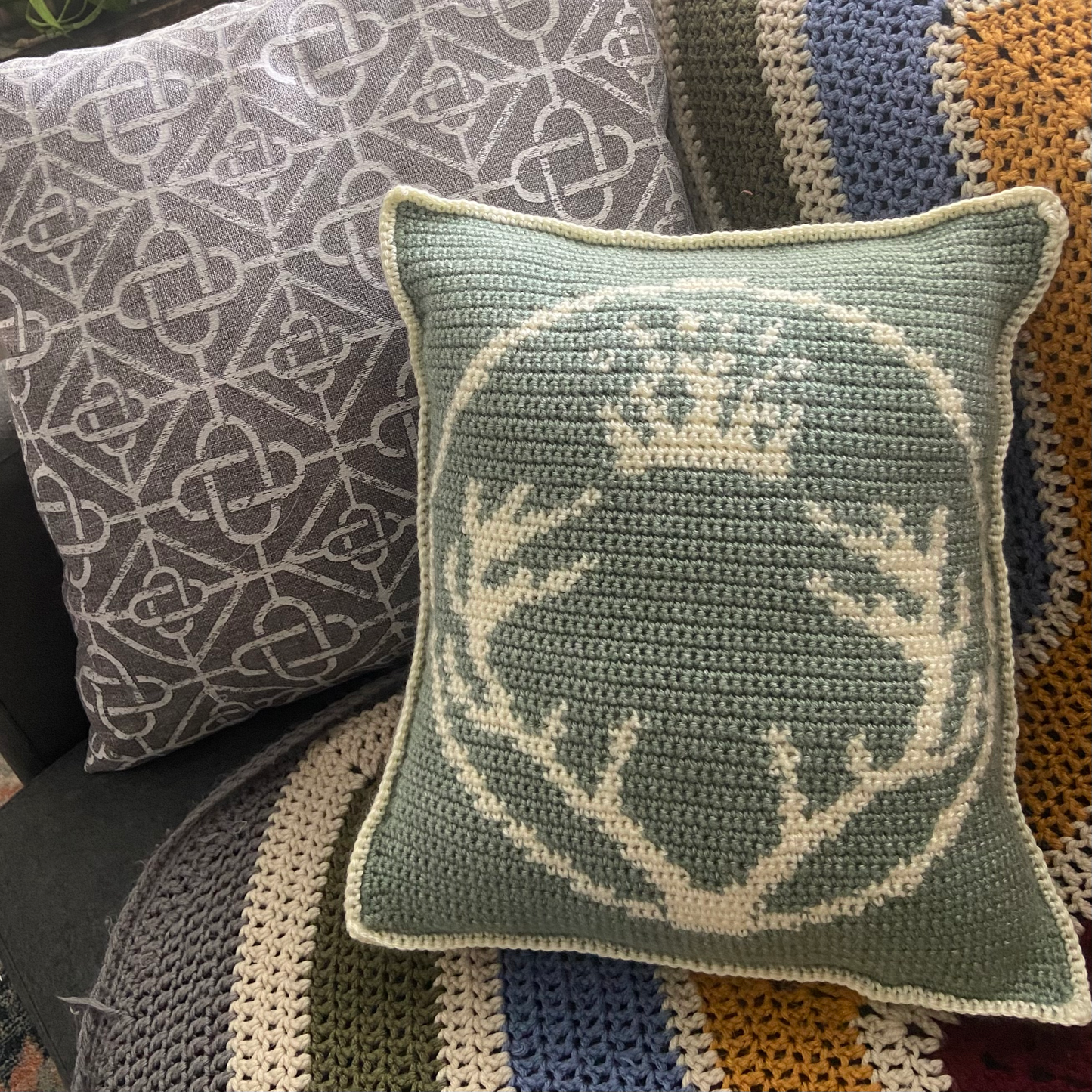 Terrasen Crest Tapestry Crochet Pillow Pattern