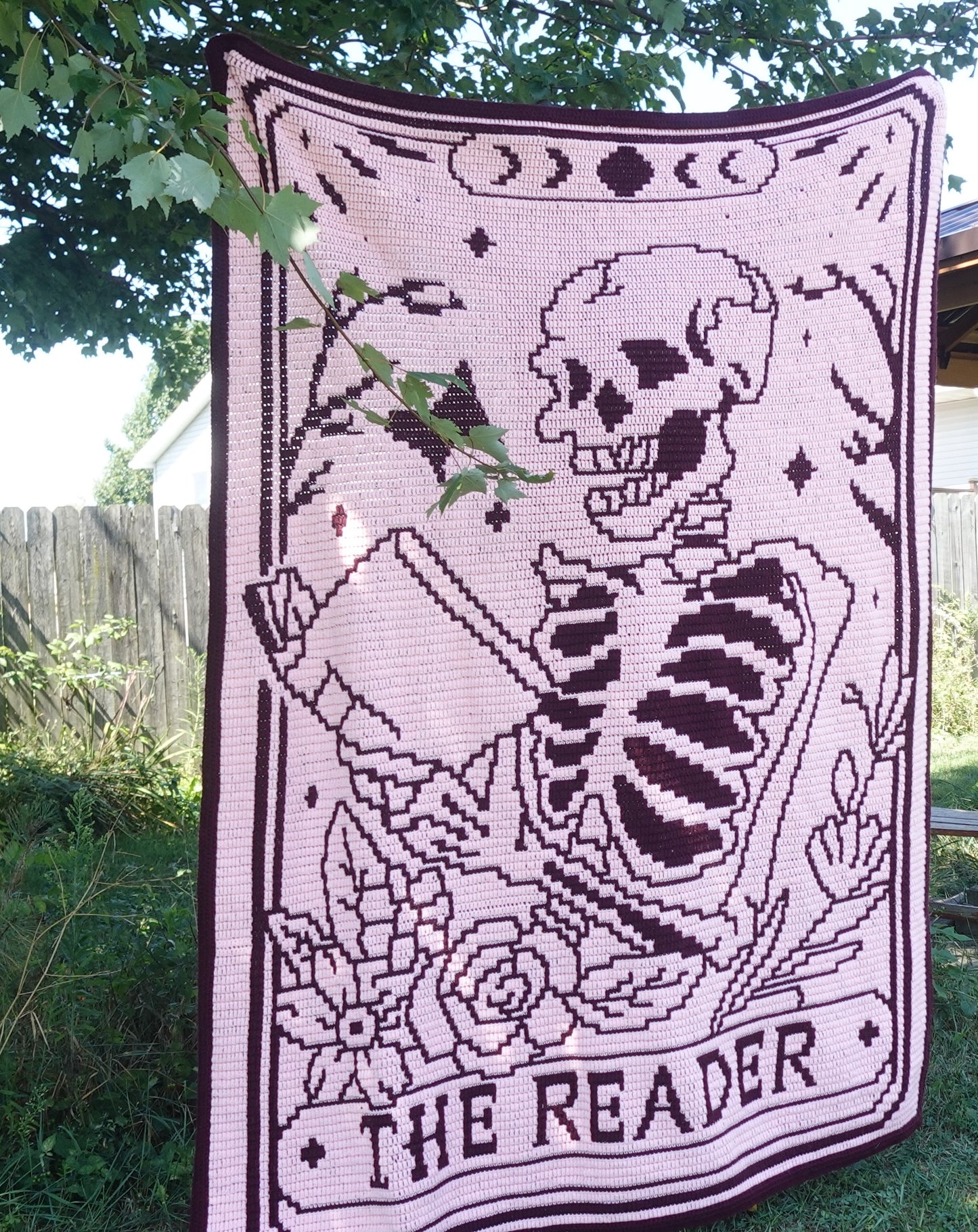 The Reader Tarot Light Overlay Mosaic Crochet Graphghan Pattern