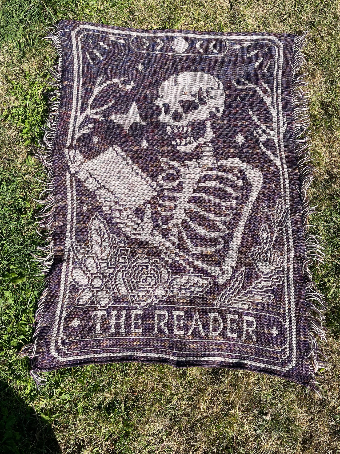 The Reader Tarot Dark Overlay Mosaic Crochet Graphghan Pattern
