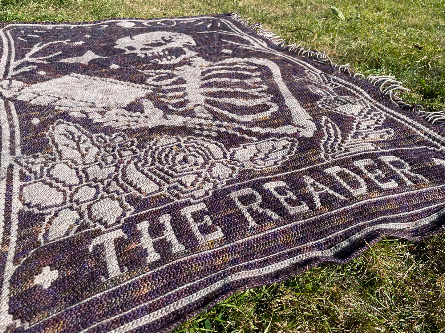 The Reader Tarot Dark Overlay Mosaic Crochet Graphghan Pattern