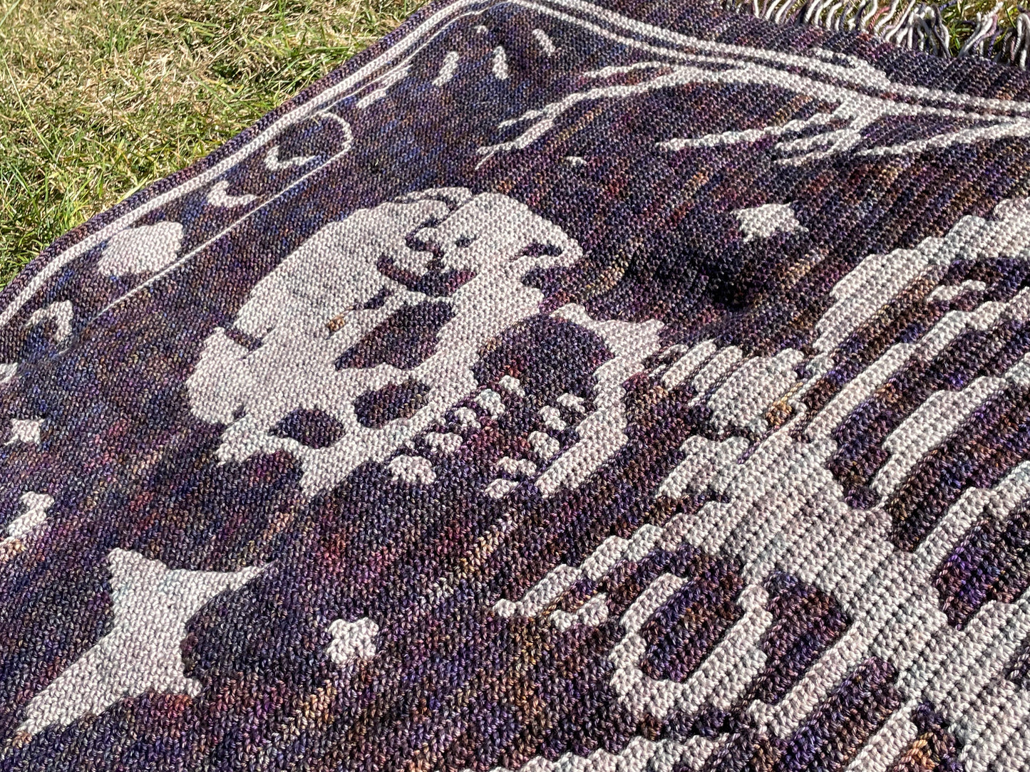 The Reader Tarot Dark Overlay Mosaic Crochet Graphghan Pattern