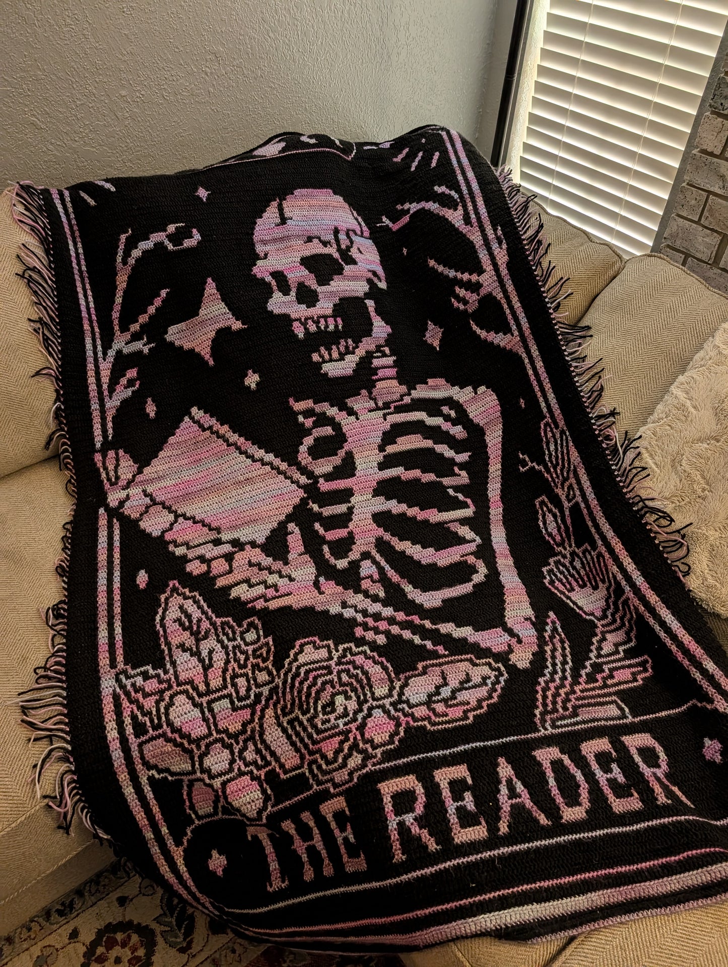 The Reader Tarot Dark Overlay Mosaic Crochet Graphghan Pattern